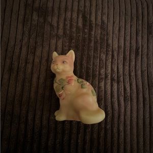 FENTON LTD EDITION HAND PAINTED SITTING CAT, Glows